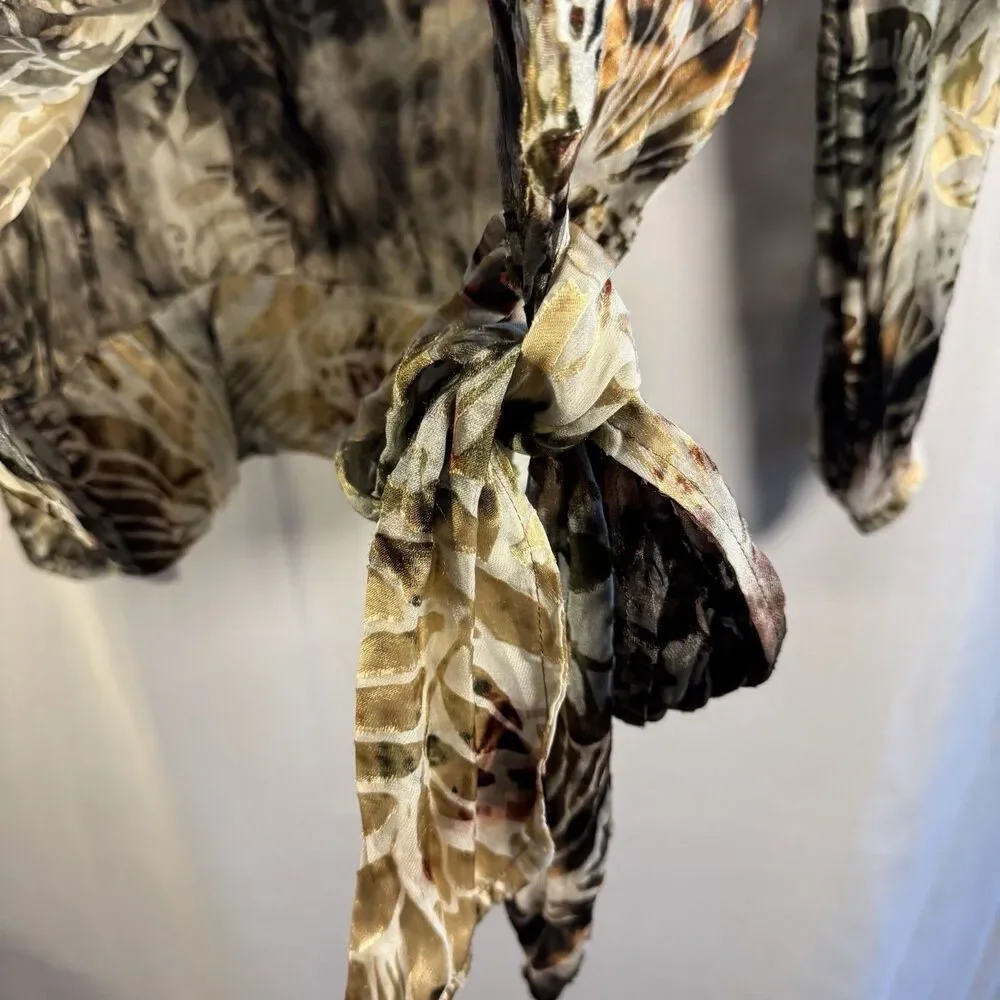 Chico’s Size 1 (M) Silk Blend Abstract Leaf Print Long Sleeve Blouse Tie Cuff